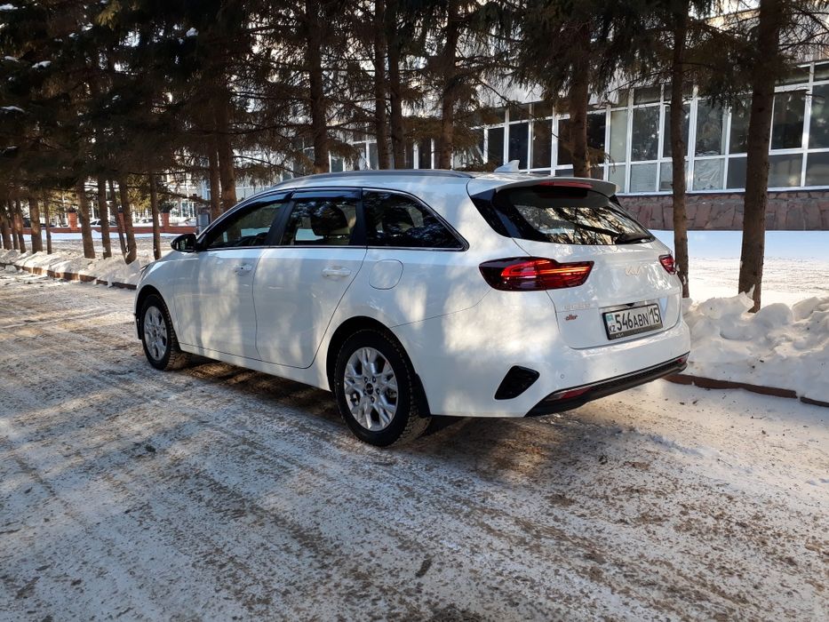 Продам абсолютно новый автомобиль КIA Ceed SW.