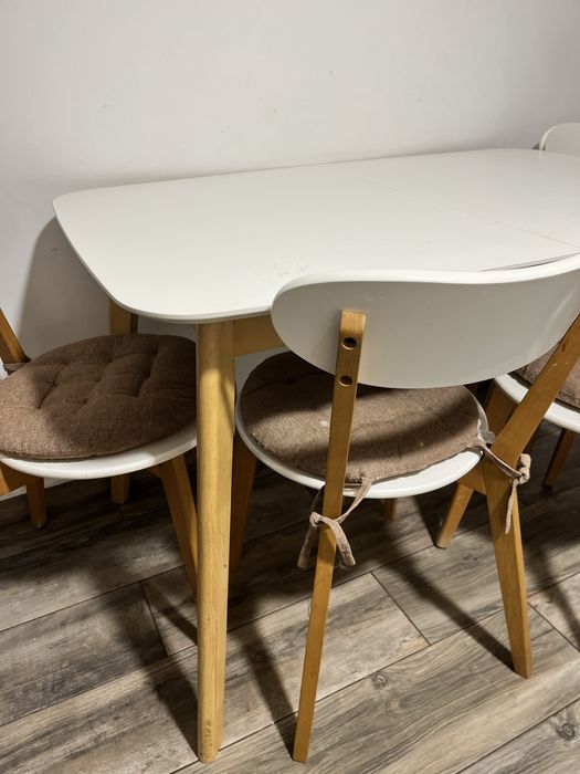 Masa extensibila de bucatarie cu 4 scaune