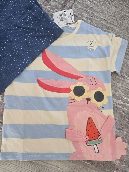 5 Seturi Next fetita