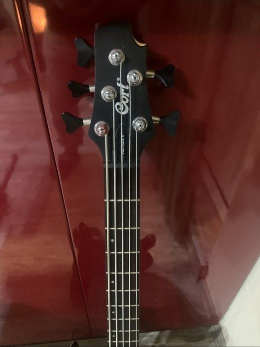 Cort 5-струнен електрически бас