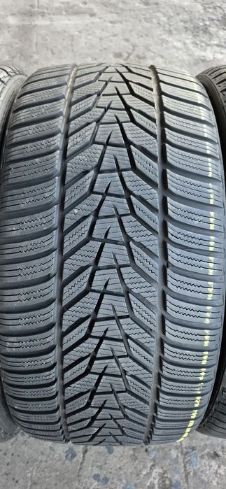 4 anvelope iarna ca si noi,2 Continental,2 Hankook,245/30/20.Pret/buc.