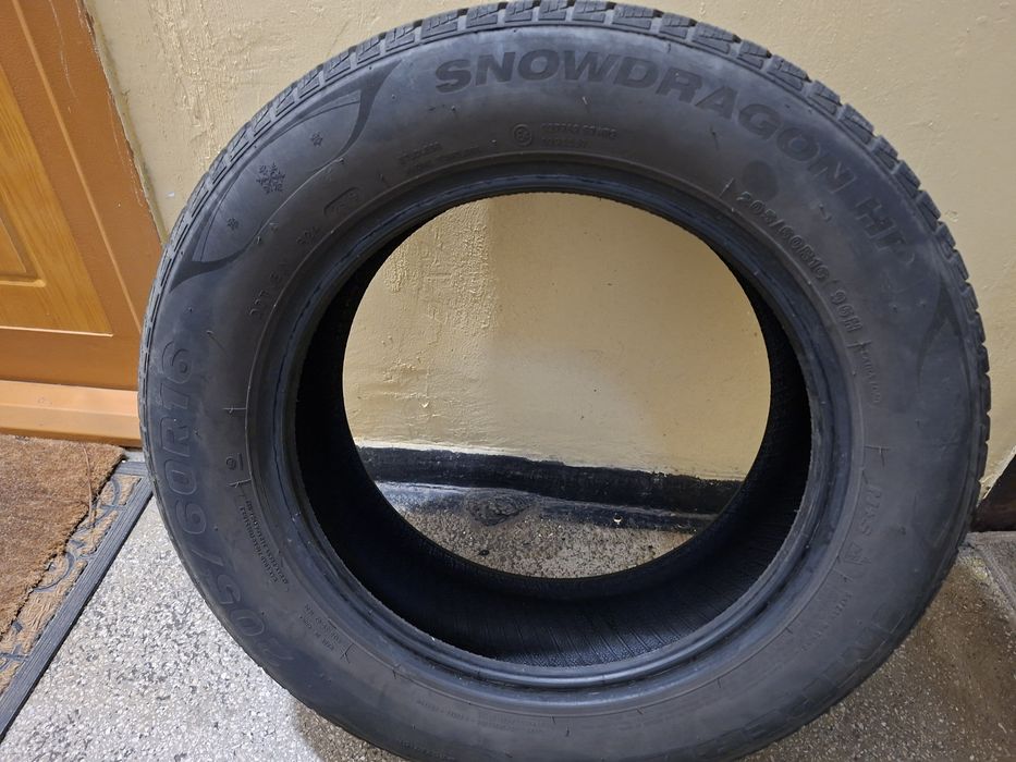 Vând 4 cauciucuri iarna