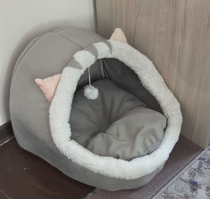 Лежанка для кошек мягкая, новая.