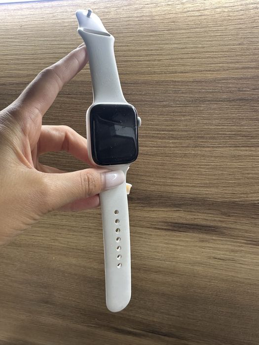 Продам Apple watch series 5 silver 44 mm
