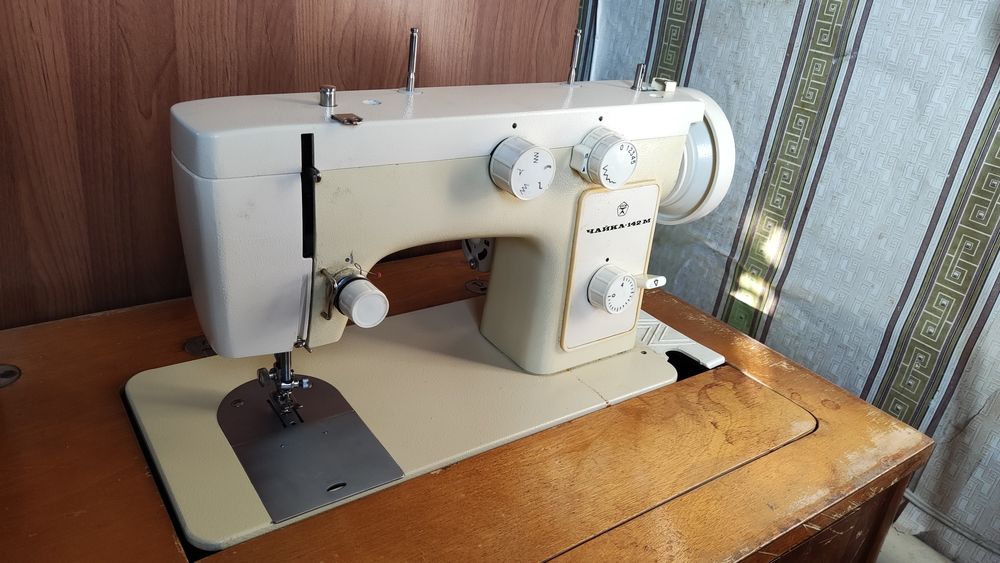 Швейная машинка "Чайка 142М".