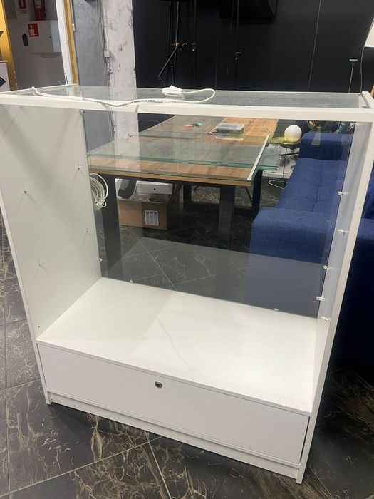 Торговое оборудование, витрины