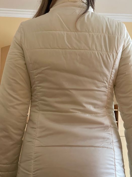 Бяло дълго яке пролет-есен