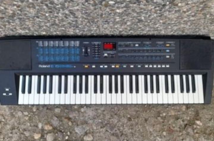 orga electronica - sintetizator Roland E-15 / Roland E-16