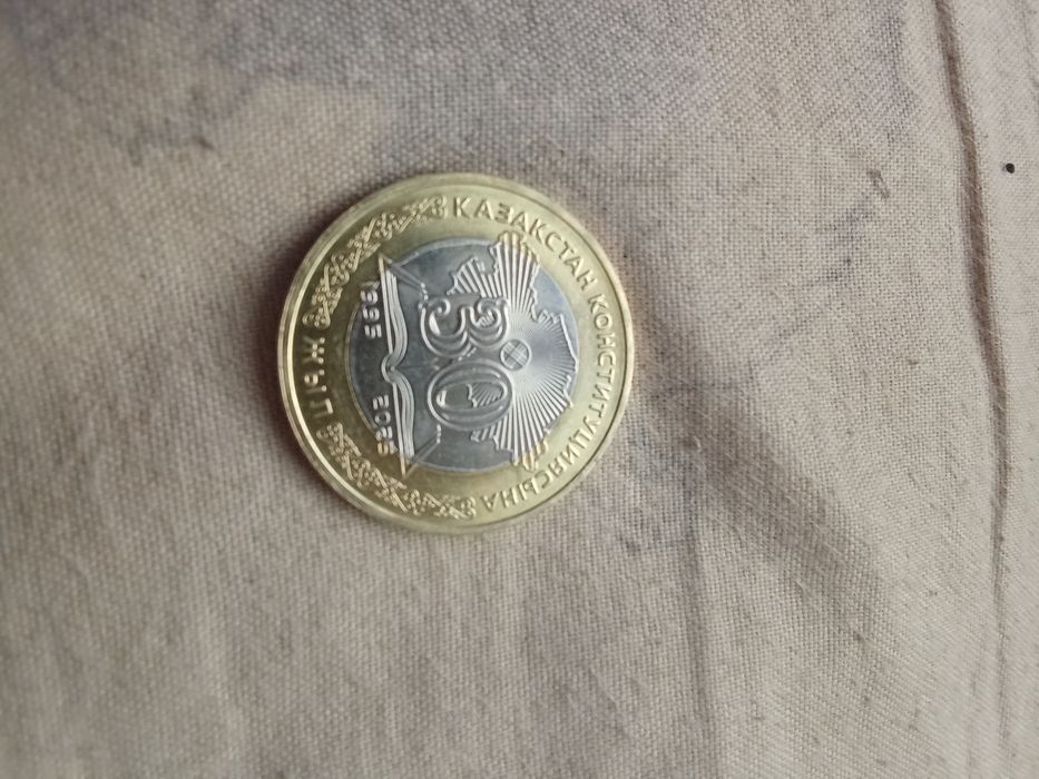 Продаю монету 100 тенге