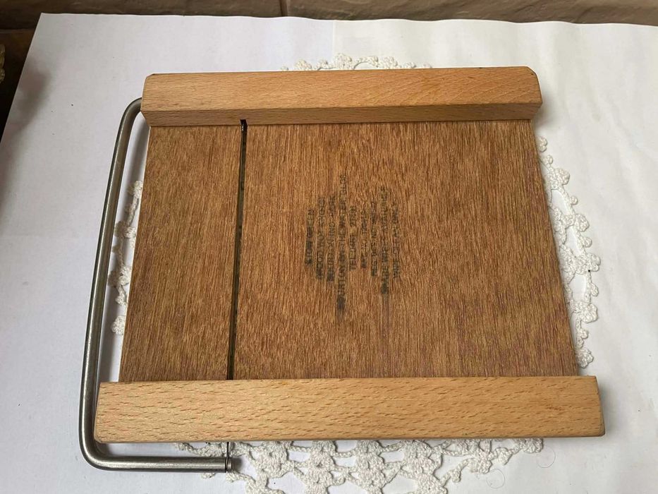 Красива дъска за сирена от Англия с пеперуда