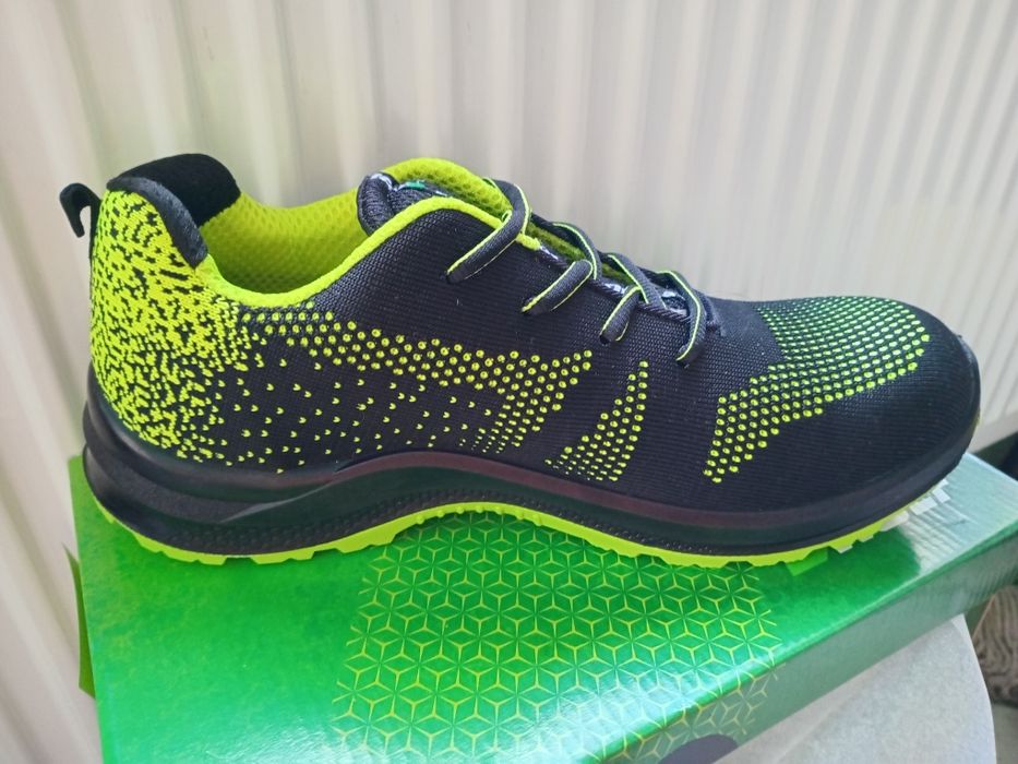 Работни обувки с бомбе 44 номер