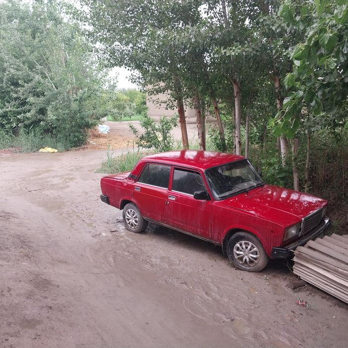 Vaz-2107 sotiladi