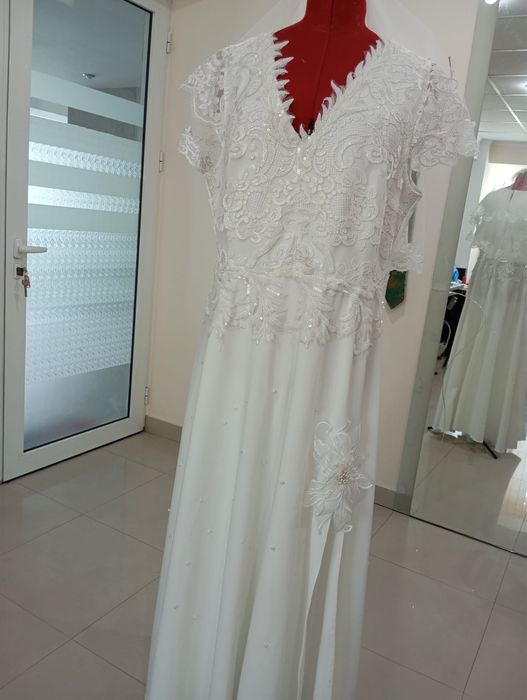 Vând rochie mireasă+voal mărimea 52