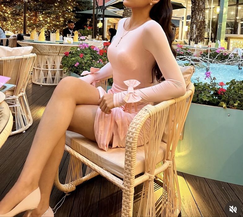 Розовое мини платье