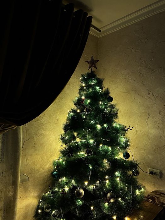 Ёлка новогодняя,заснеженная