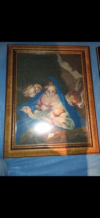 Продавам гоблени с DMC конци.