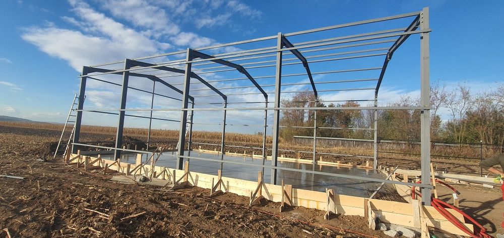 Vand hale metalice la super preturi inf la tel