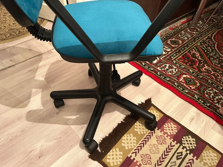 Продам кресло офисное