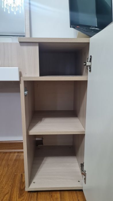 Продам столик туалетный(для макияжа)