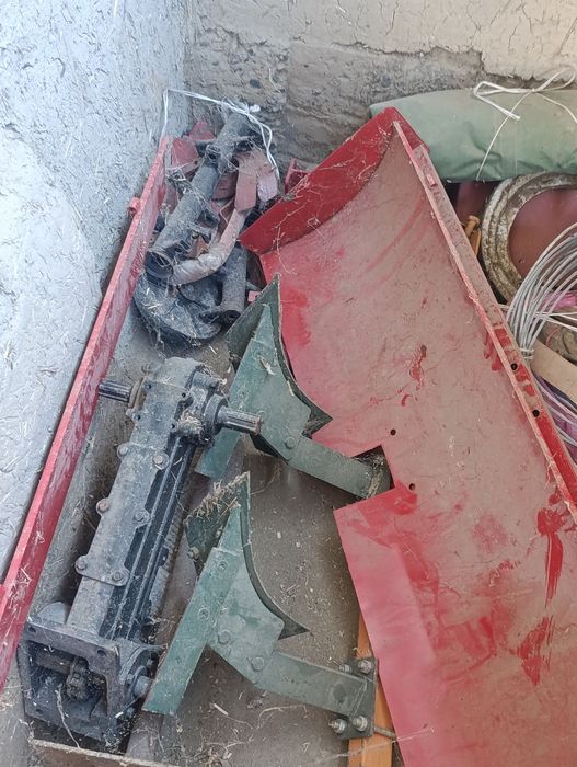 Mini trakter sotiladi srochna 1105