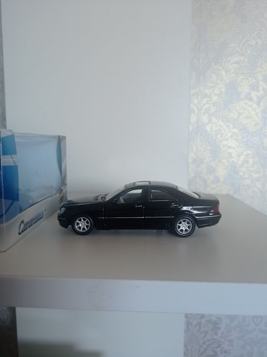 Модель Мерседес в масштабе 1 43.