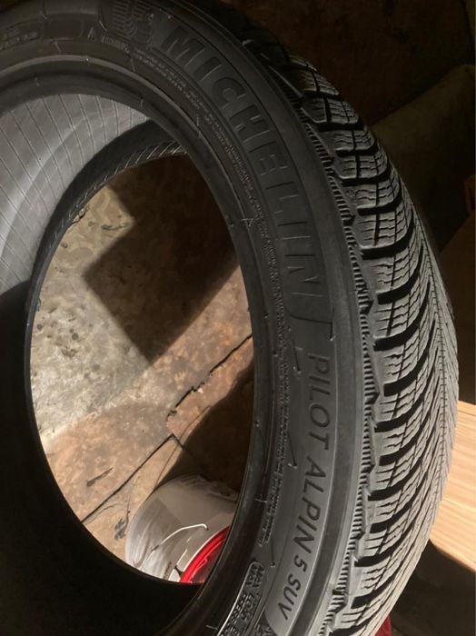 Продам шины зима липучка  245.45 r20