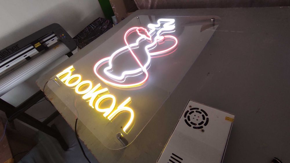 Изготавливаем неоновые вывески.