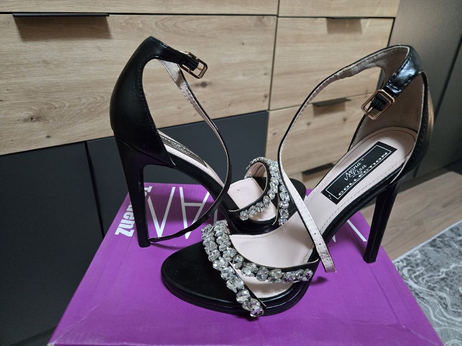 Чисто нови официални обувки