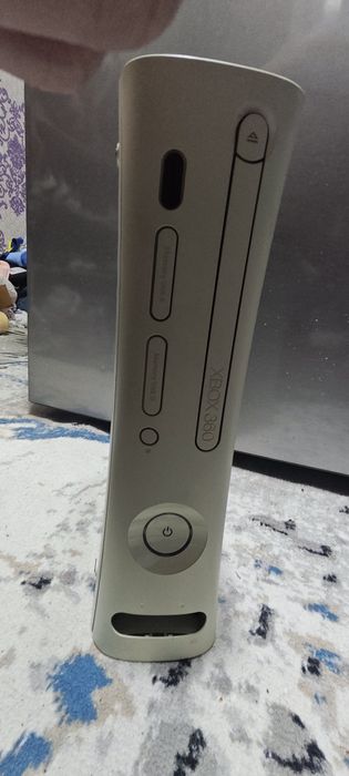 Продам Xbox 360 Jasper срочно