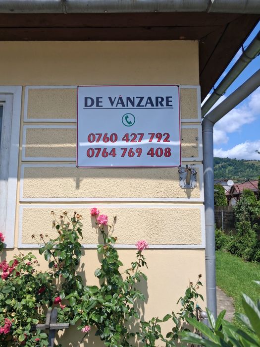 Casă și teren de vânzare vis-a-vis Sala de nunți