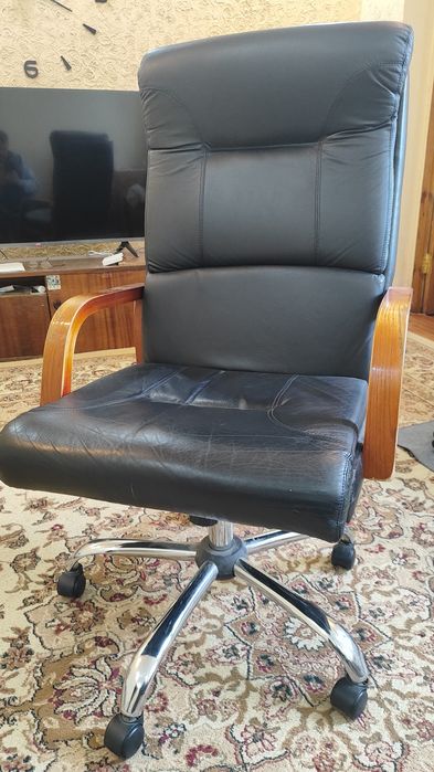 Продаю кресло офисное