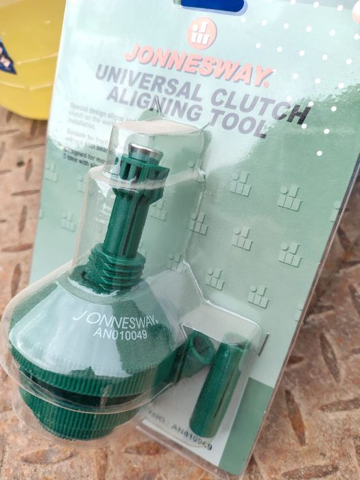 Dispozitiv universal pentru centrat ambreiaje AN010049