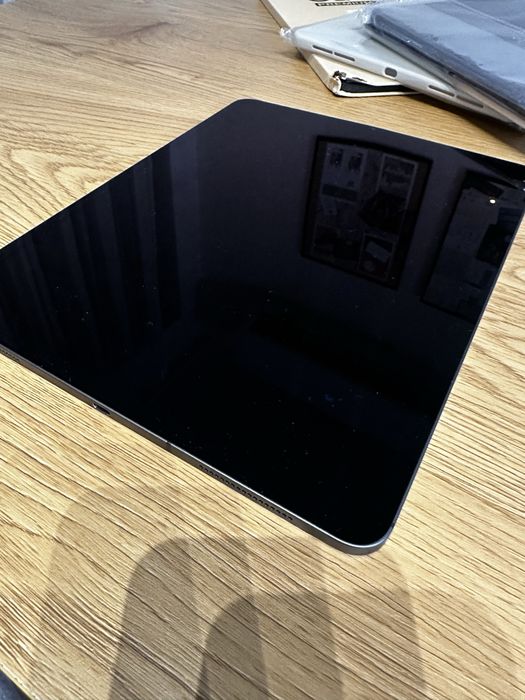 iPad Pro 12.9" (4th Gen, 2020) Wi-Fi + Cellular