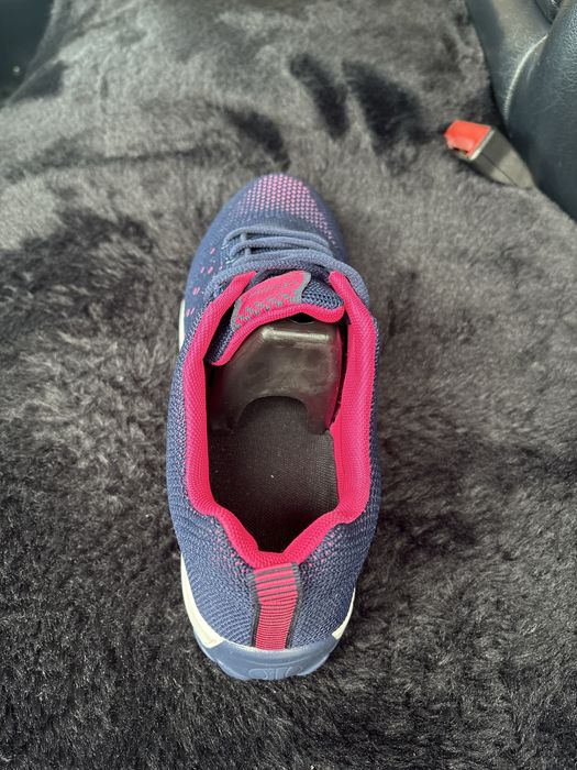 Кроссовки  новые