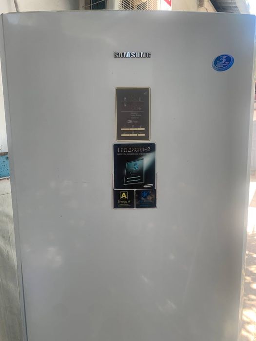 Двух камерный холодильник Samsung