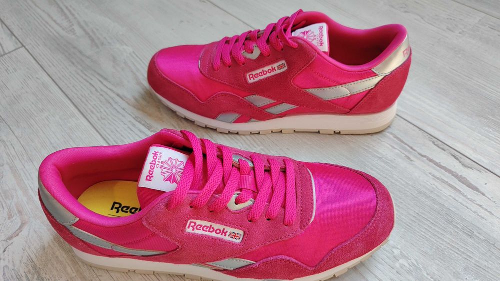Дамски розови велурени маратонки REEBOK CL NYLON EUR38
