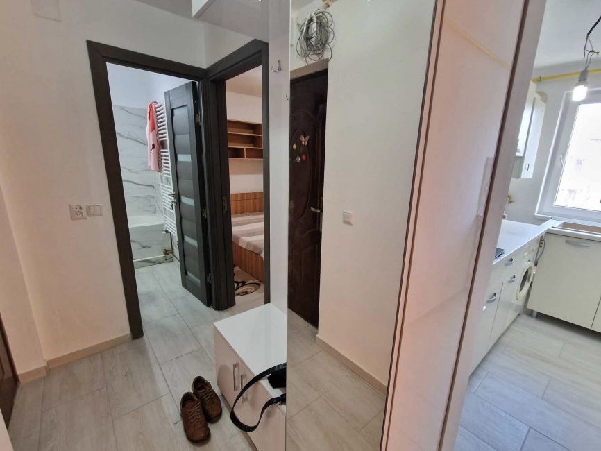 Vând apartament 3 camere – Mioriței, decomandat