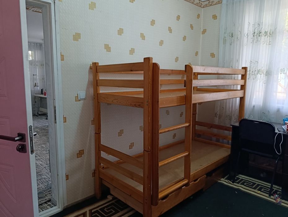Двухъярусная кровать из дерева сосна