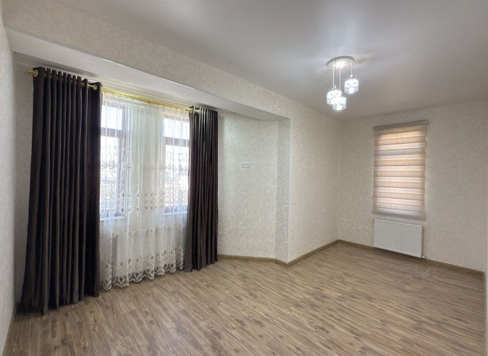 Yangi Uzbekiston bogi tomonda 2 xonalik uy sotiladi