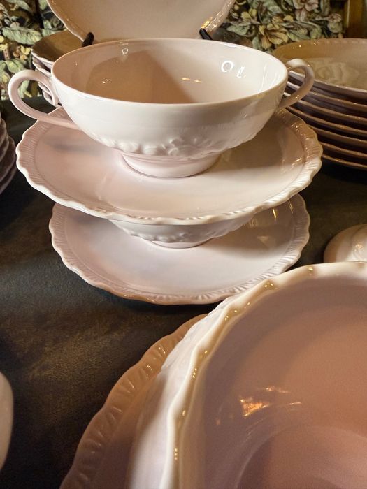 Hutschenreuther- Сервиз за хранене за 14 Нов Розов порцелан