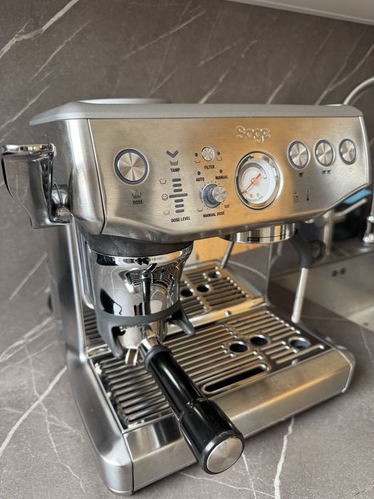 Кафемашина за еспресо SAGE Barista Express Impress + кафемелачка + аксесоари | Отлично състояние