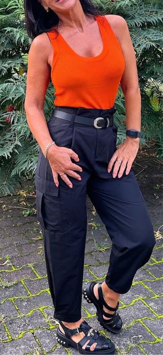 Pantaloni cu buzunare laterale Zara