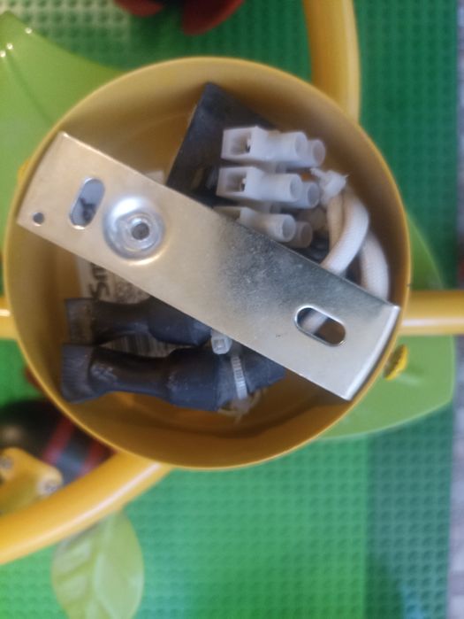 Vând lustra buburuze