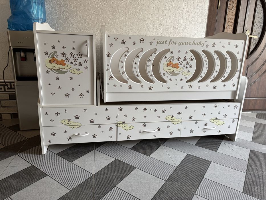 Bolalar kravatchasi sotiladi