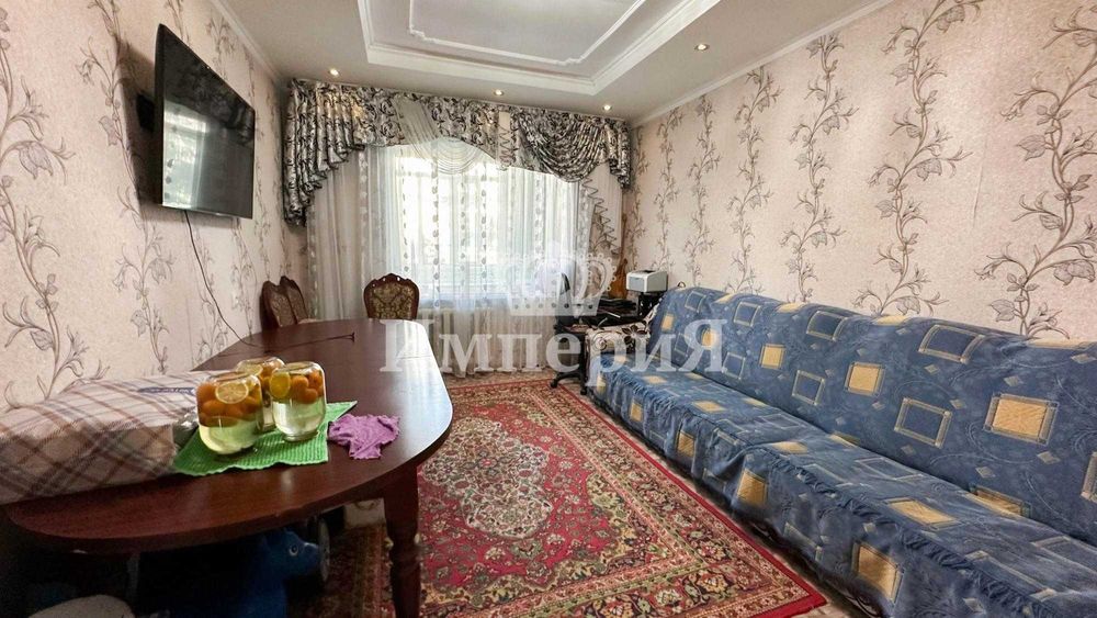 Продается трехкомнатная, улучшенная в Центре, Анна С. Империя