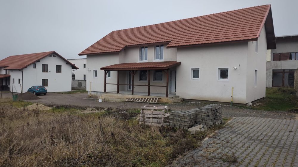 Casa tip duplex - locuinta cu 5 camere - semifinisat
