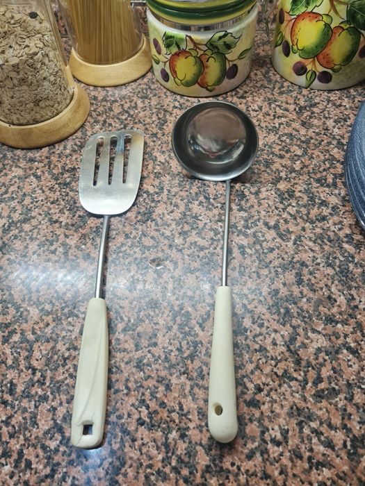 Продам половник и шумовку. Капгир ва чумич сотилади. Cho'mich va kapgi