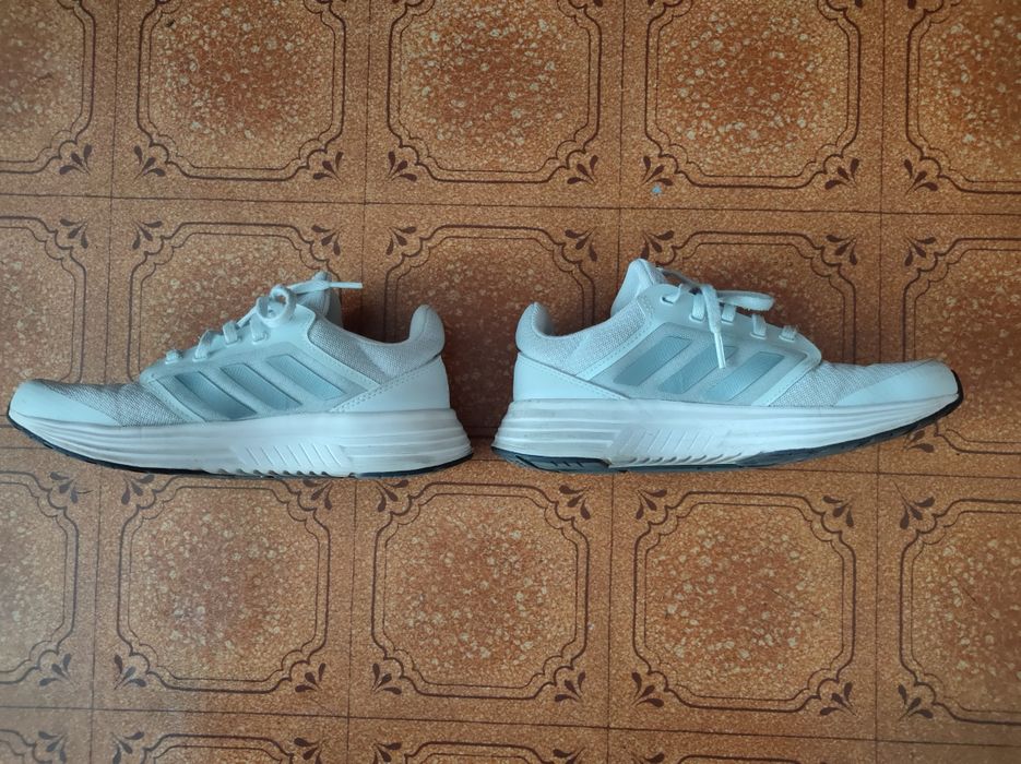 Продам кроссовки Adidas размер 36