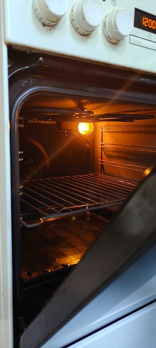 печка Electrolux с индукционен плот