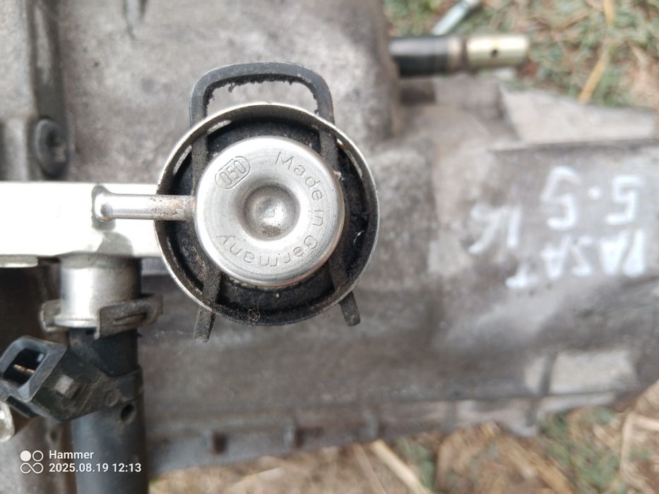 Продавам бензинова рейка с дюзите за passat 5.5 1.6 бензин